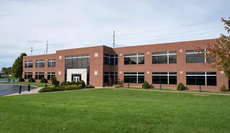 COMMERCIAL LAWN MAINTENANCE SERVICES